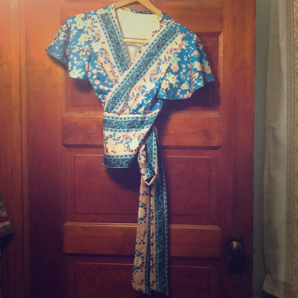 Vintage looking wrap top